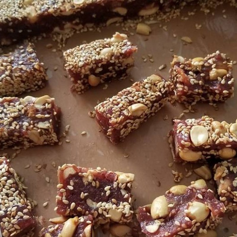 Bước 2 Tạo hình và cắt kẹo Kẹo chuối khô