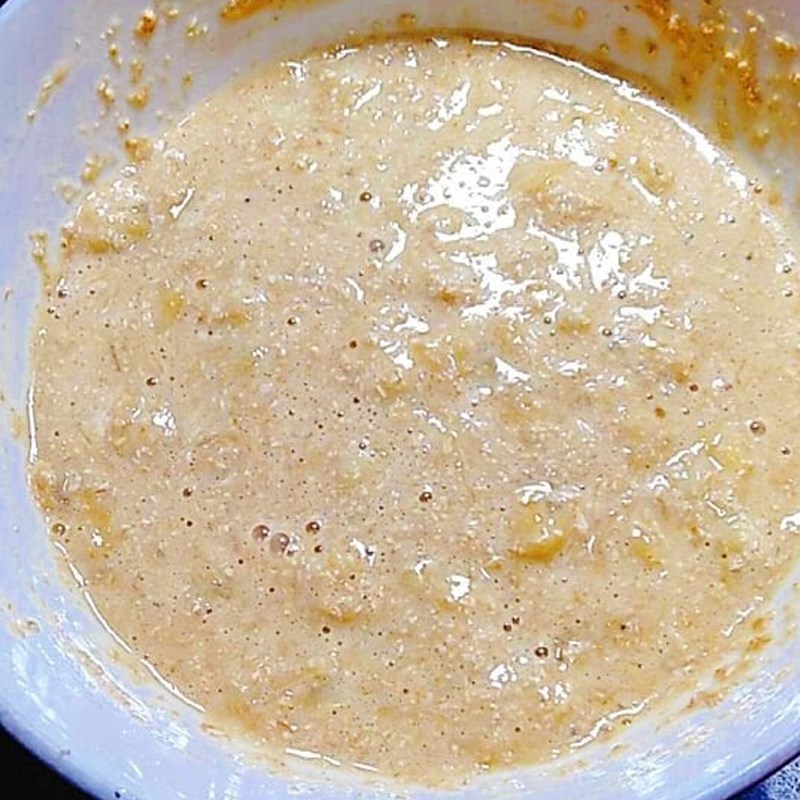 Bước 2 Trộn bột với chuối Bánh chuối nướng bằng bột mì nguyên cám