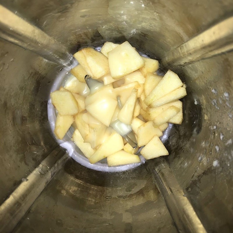 Bước 2 Xay sinh tố táo sữa đặc Sinh tố táo sữa đặc
