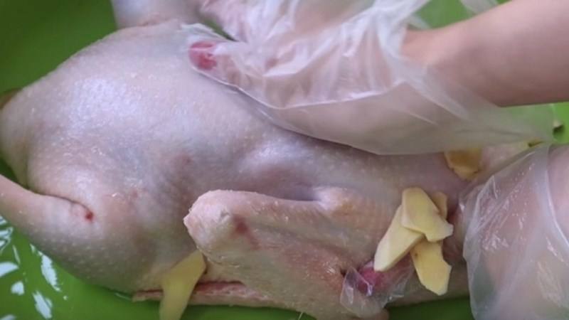 C&aacute;ch sơ chế thịt vịt sạch, kh&ocirc;ng c&ograve;n m&ugrave;i h&ocirc;i