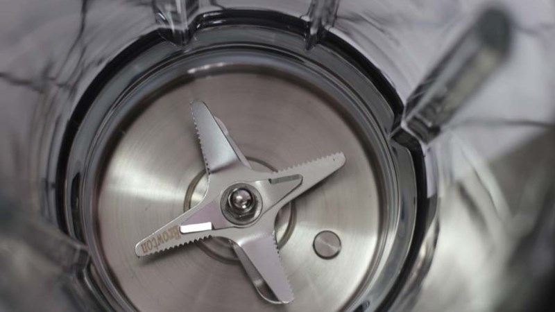 Vệ sinh lưỡi dao m&aacute;y l&agrave;m sữa hạt