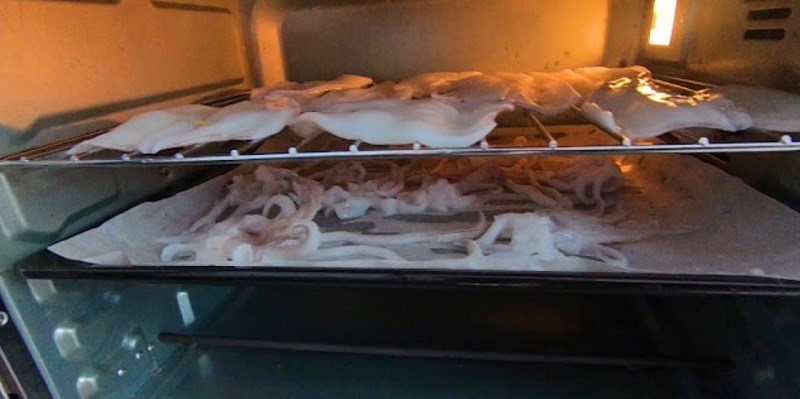 Ưu điểm của việc nướng mực bằng l&ograve; nướng