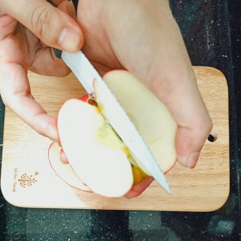 Bước 1 Sơ chế táo Sốt táo