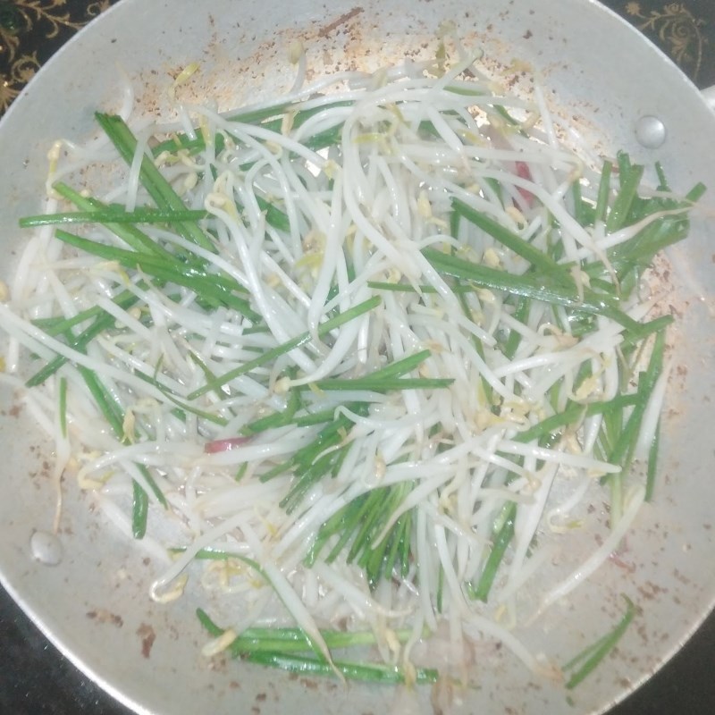 Bước 4 Làm lòng gà xào giá đỗ Lòng gà xào giá đỗ (công thức được chia sẻ từ người dùng)