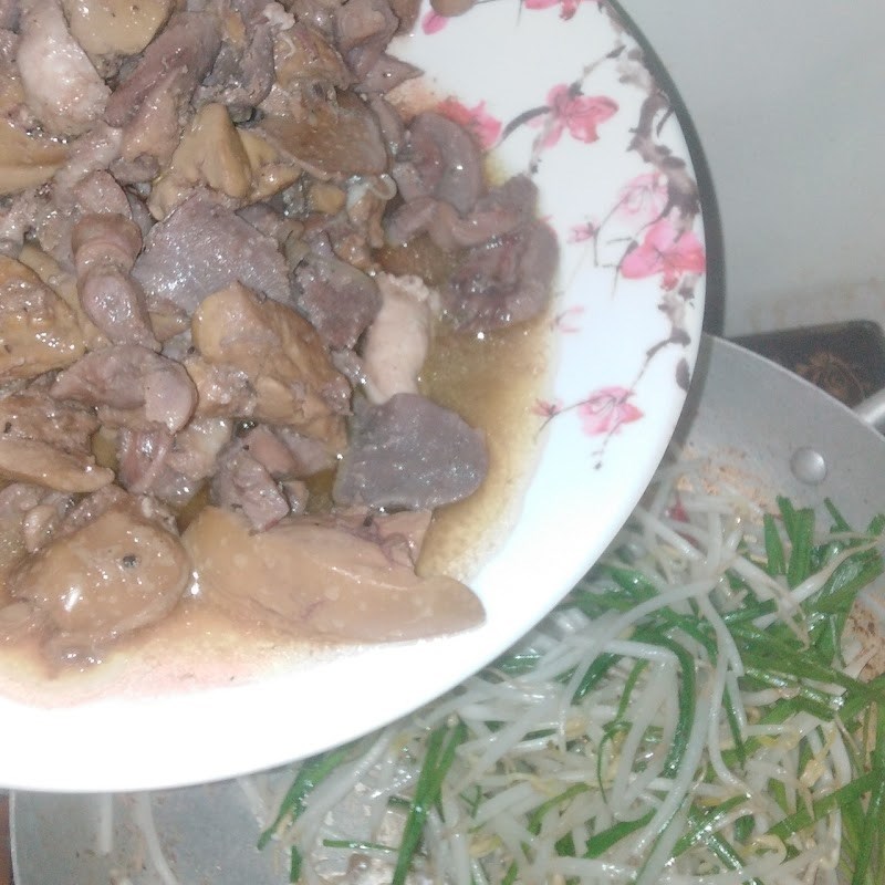 Bước 4 Làm lòng gà xào giá đỗ Lòng gà xào giá đỗ (công thức được chia sẻ từ người dùng)
