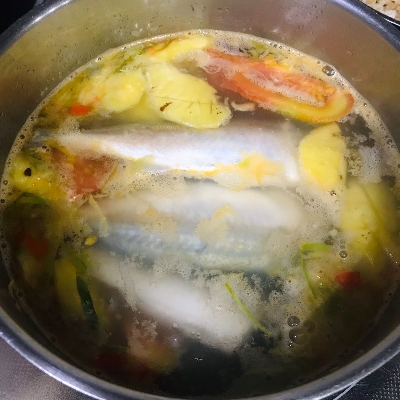 Bước 2 Nấu canh Canh chua cá bạc má