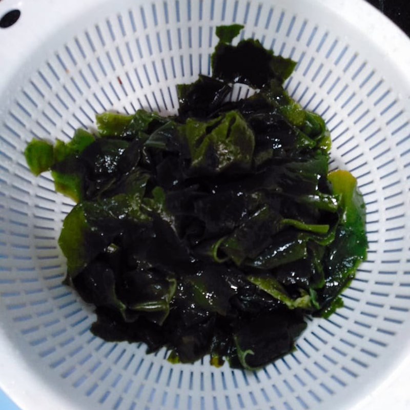 Bước 1 Sơ chế rong biển Canh rong biển nấu tôm viên