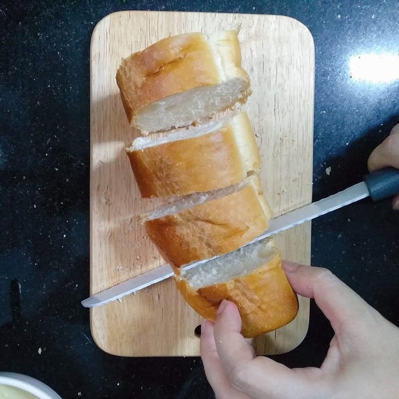 Bước 2 Tạo hình bánh mì phô mai con bò cười Bánh mì phô mai con bò cười