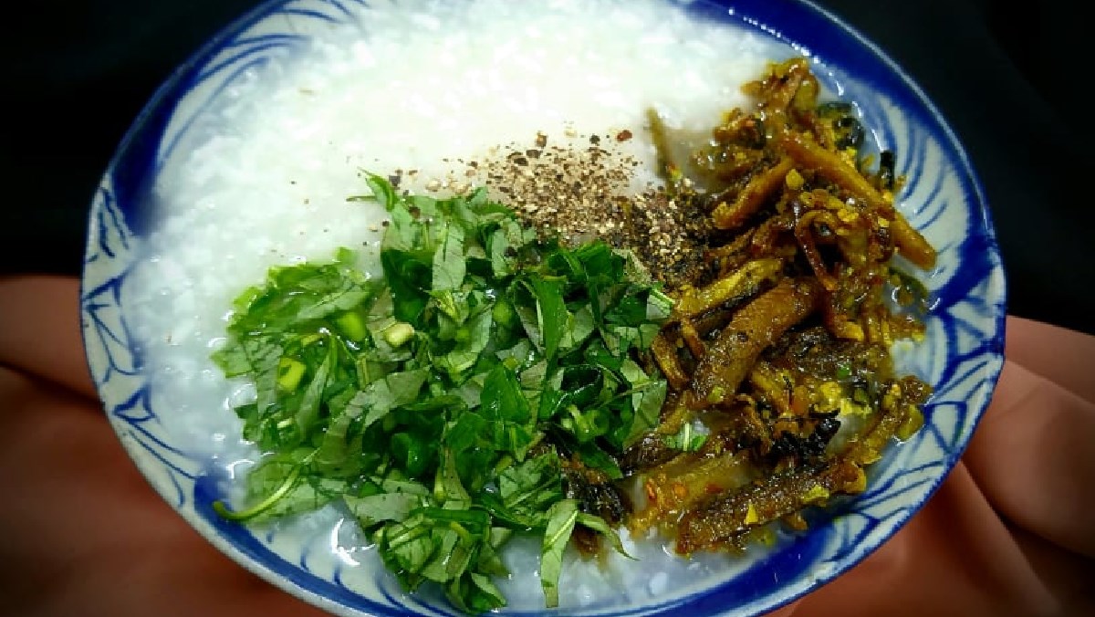 Cách nấu cháo lươn với hạt sen thêm phần ngon miệng