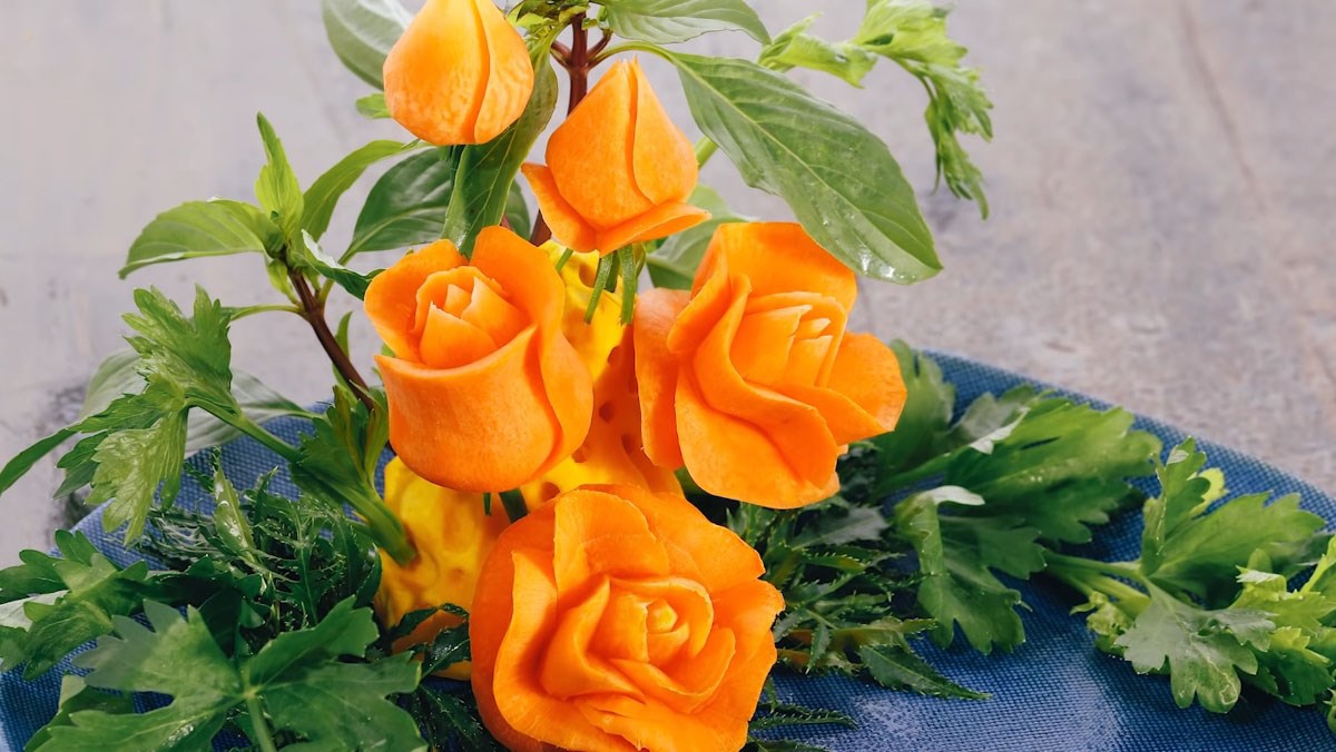 Tỉa hoa hồng là một công việc đòi hỏi sự tinh tế và khéo léo, nhưng đồng thời cũng mang lại rất nhiều niềm vui và tự hào. Đừng bỏ qua hình ảnh về những bông hoa được tỉa tuyệt đẹp này nhé!