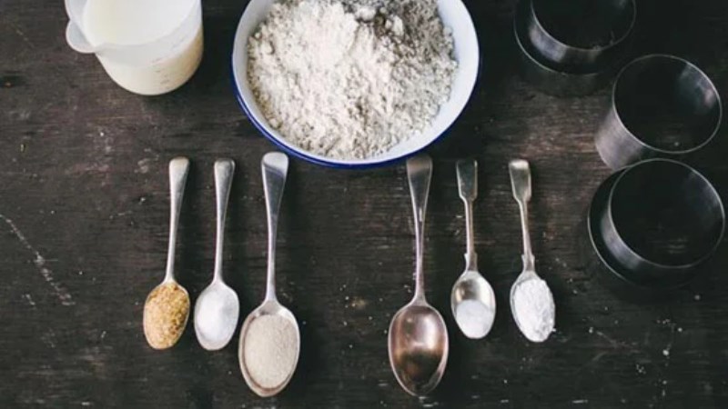 D&ugrave;ng muỗng đong đếm gia vị