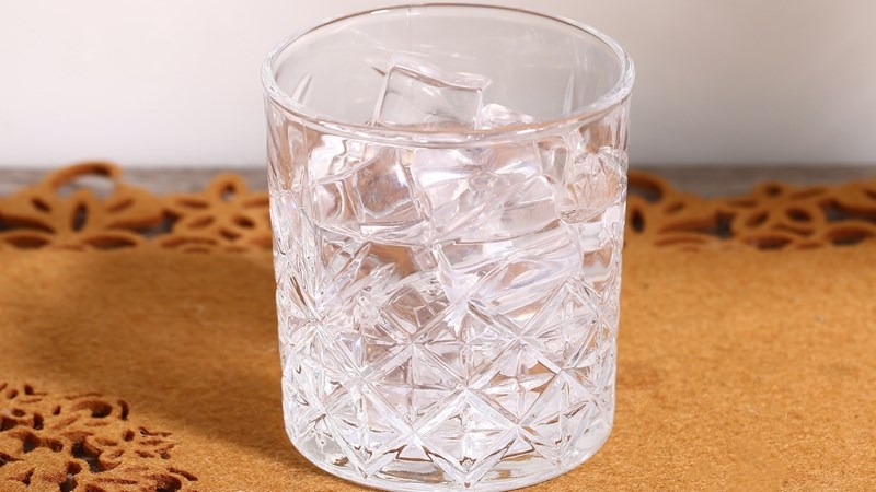 Ly thủy tinh Delites