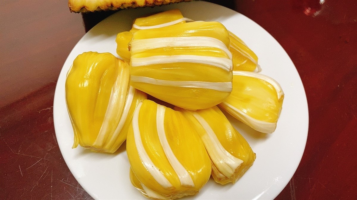 Ngửi m&ugrave;i thơm của m&iacute;t