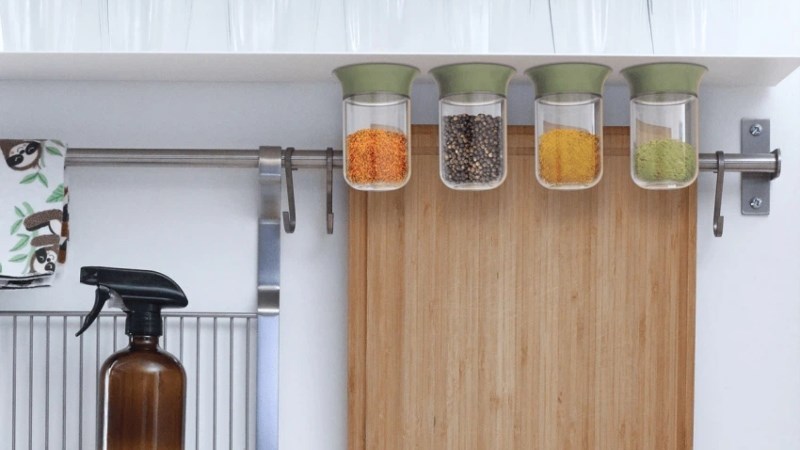 Cố định nắp lọ