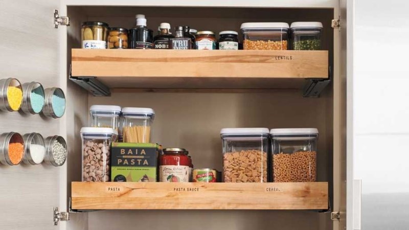 Tận dụng khoảng trống cửa tủ bếp