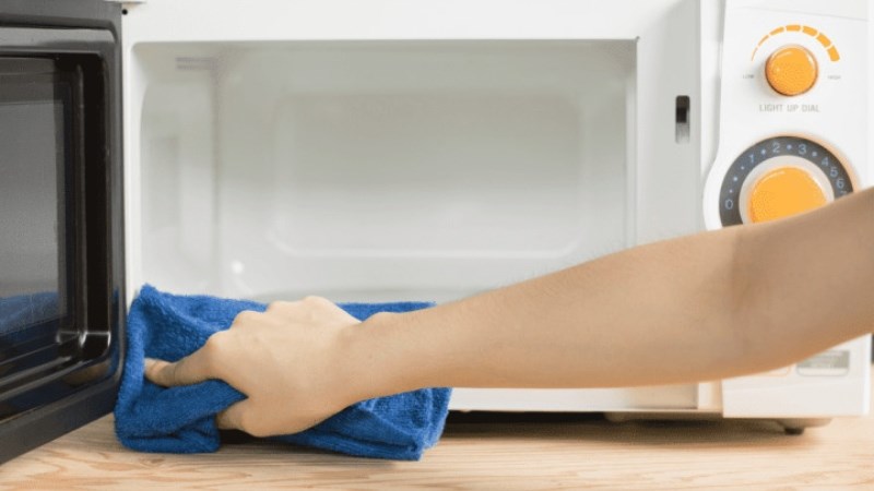 Vệ sinh l&ograve; vi s&oacute;ng đ&uacute;ng c&aacute;ch