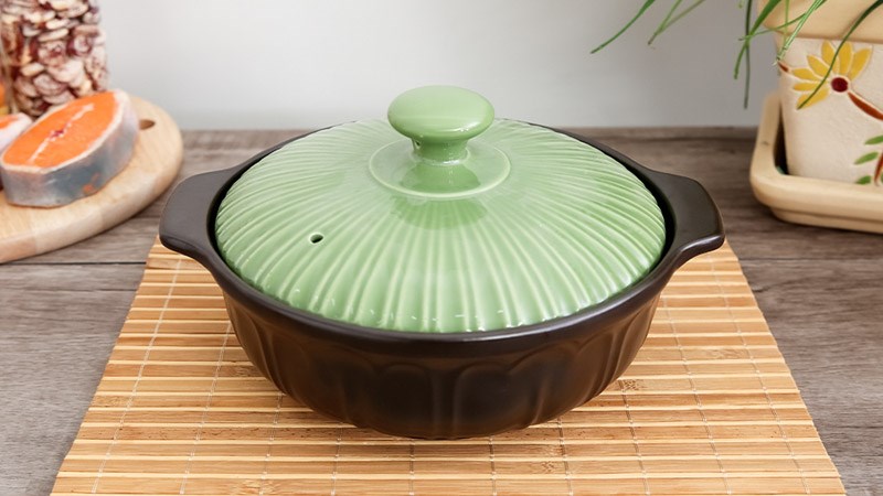 Nồi đất hoa sen nắp sứ 20 cm Dong Hwa 403