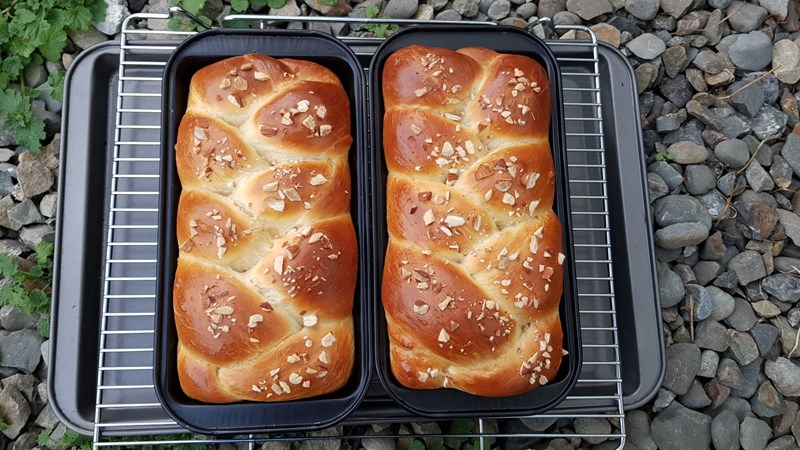 L&agrave;m b&aacute;nh m&igrave; hoa c&uacute;c bằng l&ograve; vi s&oacute;ng