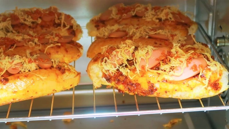 Ưu điểm l&agrave;m b&aacute;nh m&igrave; nướng muối ớt bằng l&ograve; nướng