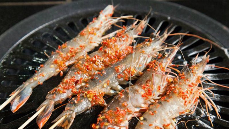 Nướng t&ocirc;m bằng bếp từ