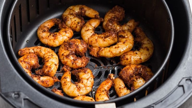 Nướng t&ocirc;m bằng nồi chi&ecirc;n kh&ocirc;ng dầu