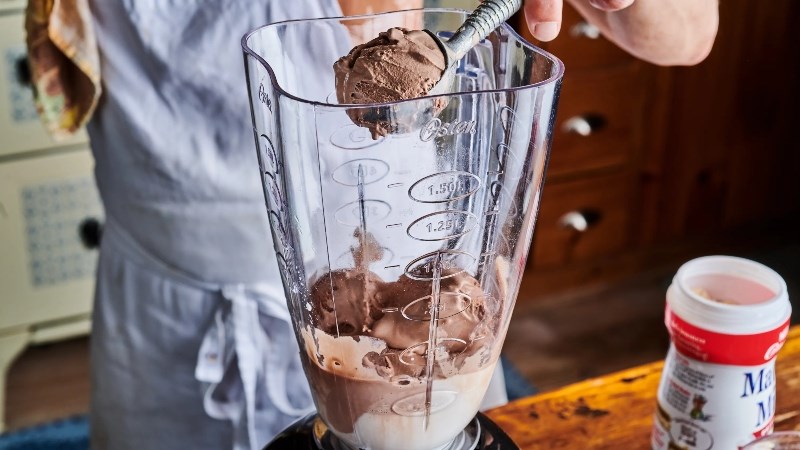 L&agrave;m kem bằng m&aacute;y xay sinh tố