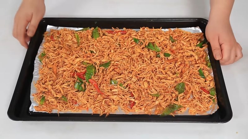 L&agrave;m kh&ocirc; g&agrave; bằng l&ograve; vi s&oacute;ng