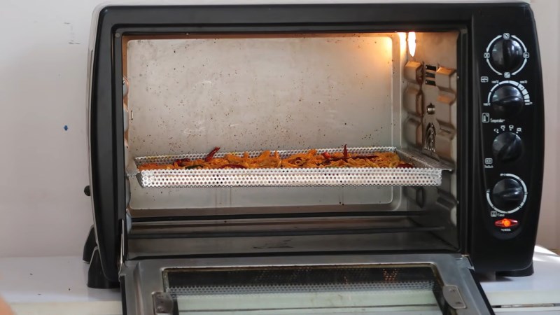 L&agrave;m kh&ocirc; g&agrave; bằng l&ograve; nướng