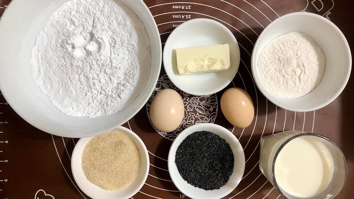 Nguyên liệu làm bánh mì mè đen Hàn Quốc (công thức được chia sẻ từ người dùng)