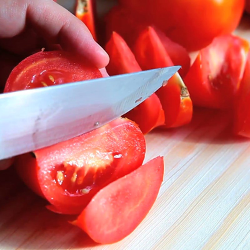 Bước 1 Sơ chế nguyên liệu Canh cà chua nấm kim châm