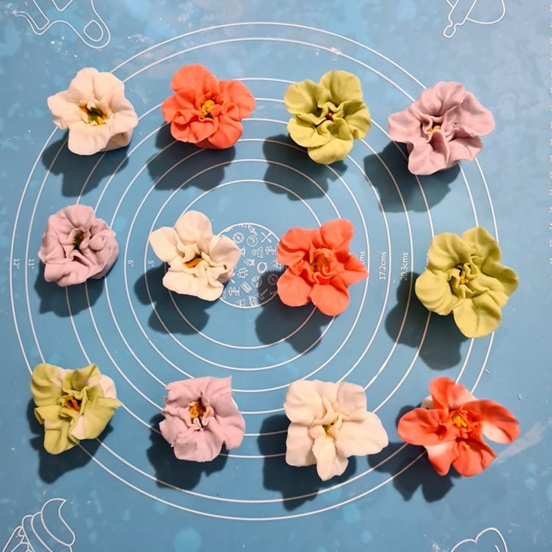 Bước 4 Gói bánh Há cảo thủy tinh hình hoa pha lê