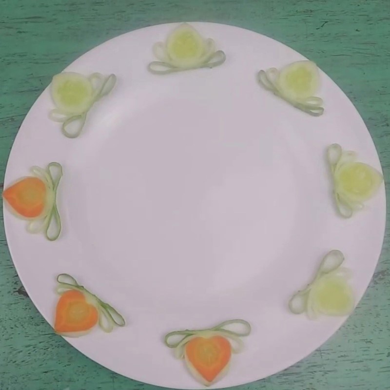 Bước 4 Hoàn thành Trang trí món ăn bằng trái tim cà rốt