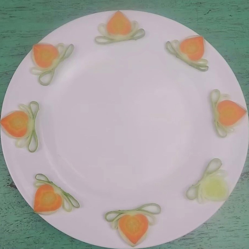 Bước 4 Hoàn thành Trang trí món ăn bằng trái tim cà rốt