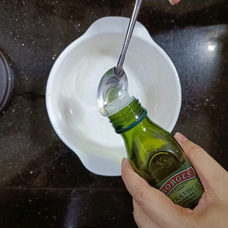 Bước 2 Làm nước sốt Snack đậu gà	