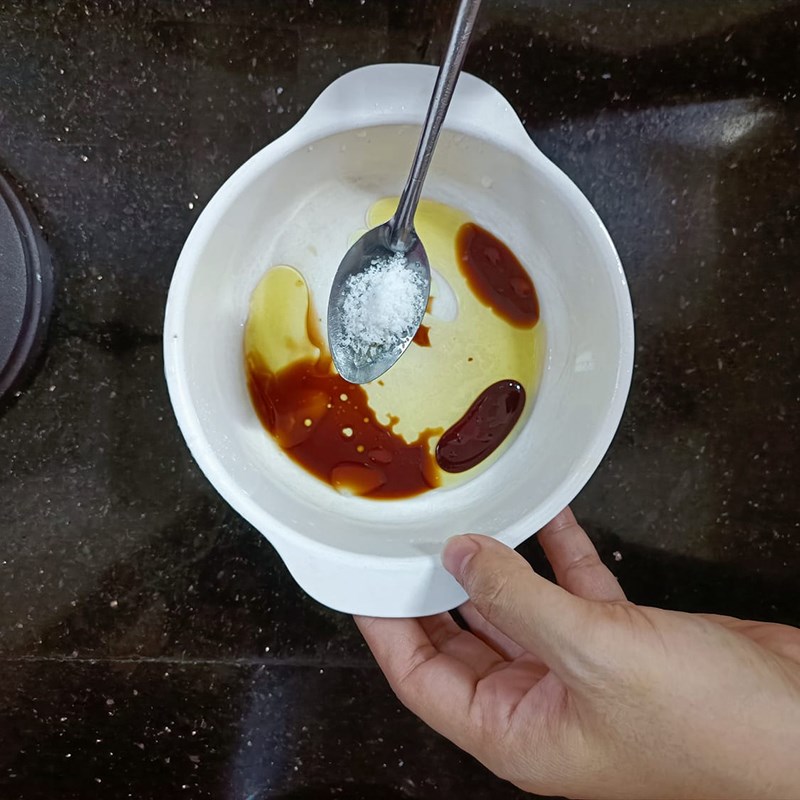 Bước 2 Làm nước sốt Snack đậu gà	