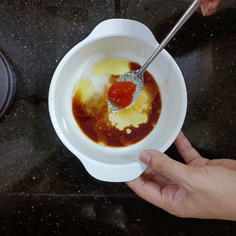 Bước 2 Làm nước sốt Snack đậu gà	