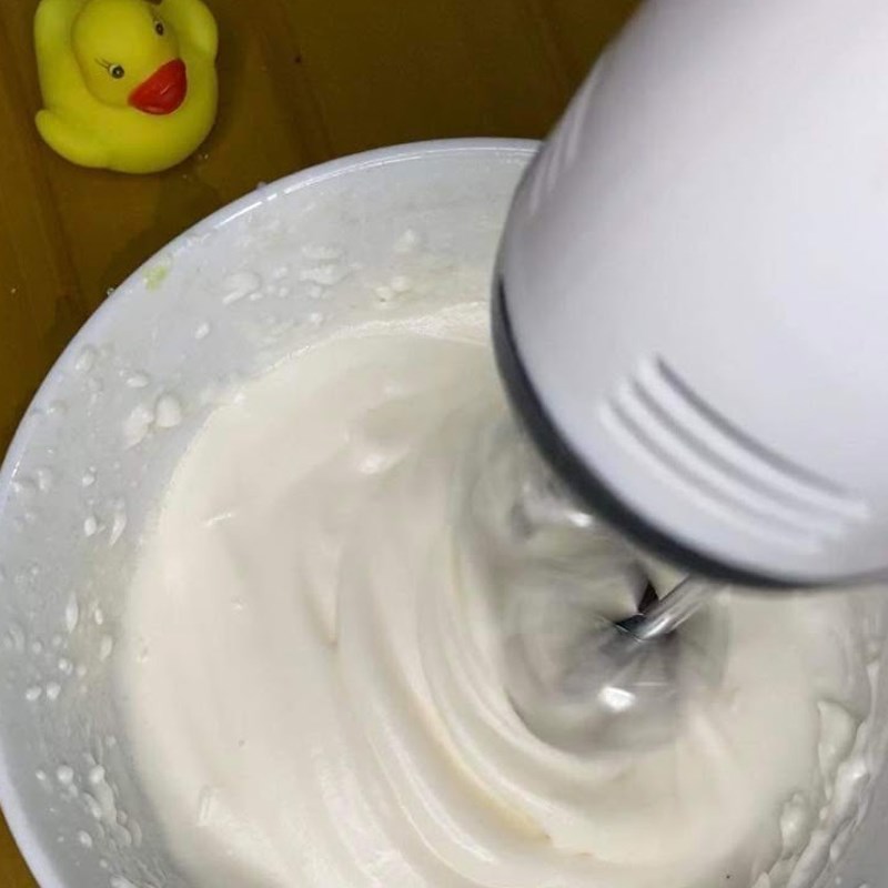 Bước 2 Lòng trắng trứng Bánh cupcake trà xanh (công thức được chia sẻ từ người dùng)