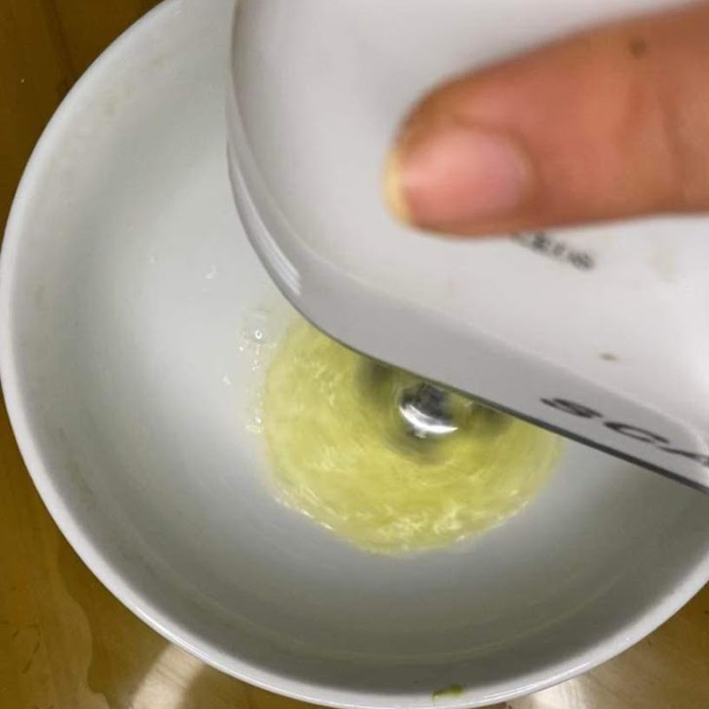 Bước 2 Lòng trắng trứng Bánh cupcake trà xanh (công thức được chia sẻ từ người dùng)