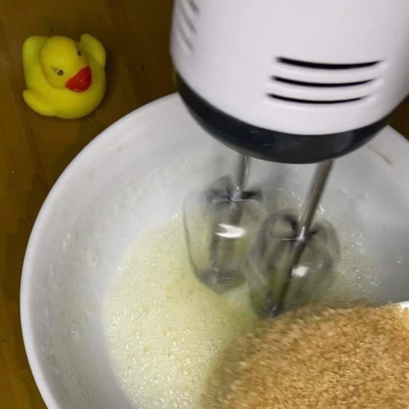 Bước 2 Lòng trắng trứng Bánh cupcake trà xanh (công thức được chia sẻ từ người dùng)