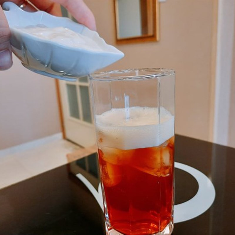 Bước 2 Pha hồng trà kem cheese Hồng trà kem cheese