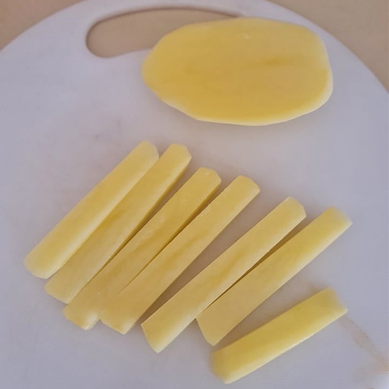 Bước 1 Sơ chế khoai tây Khoai tây lắc phô mai (công thức chia sẻ từ người dùng)