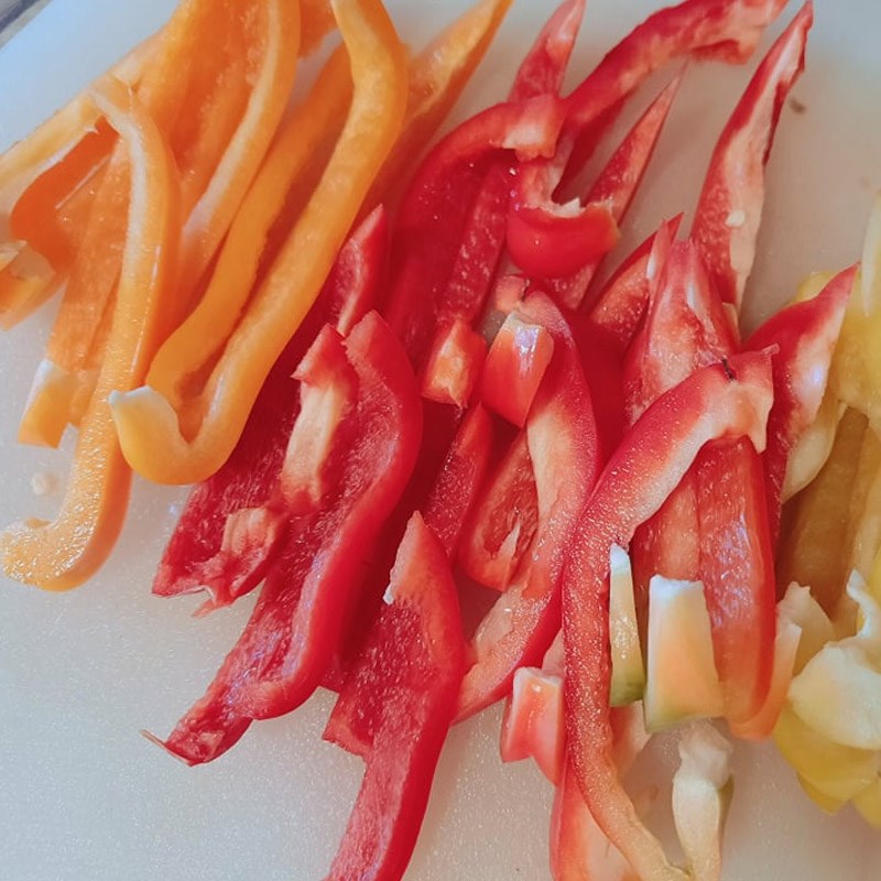 Bước 1 Sơ chế các nguyên liệu Bò xào ớt chuông nấm
