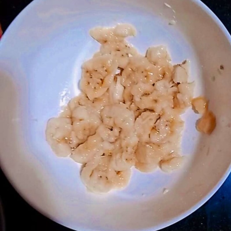 Bước 1 Sơ chế chuối Bánh chuối yến mạch vị tiramisu bằng nồi chiên không dầu