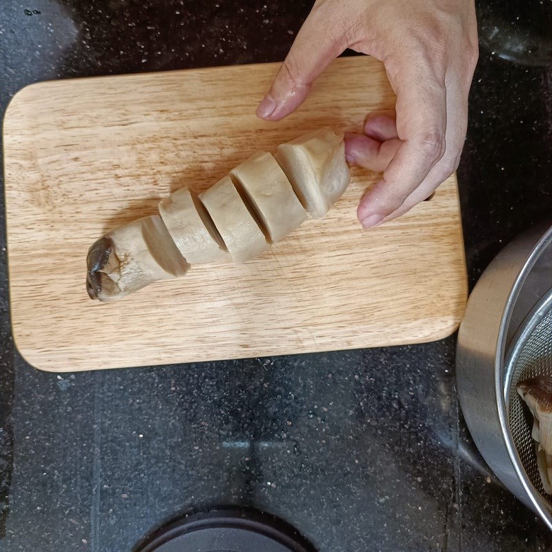 Bước 1 Sơ chế nấm đùi gà Nấm đùi gà nướng bằng nồi chiên không dầu
