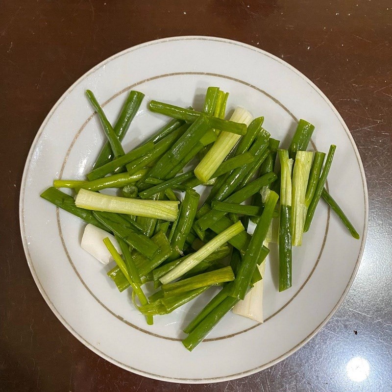 Bước 1 Sơ chế nguyên liệu Mướp xào trứng