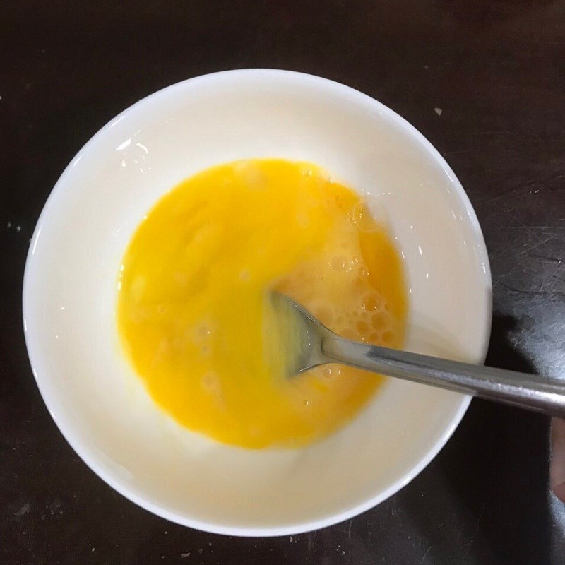 Bước 1 Sơ chế nguyên liệu Mướp xào trứng
