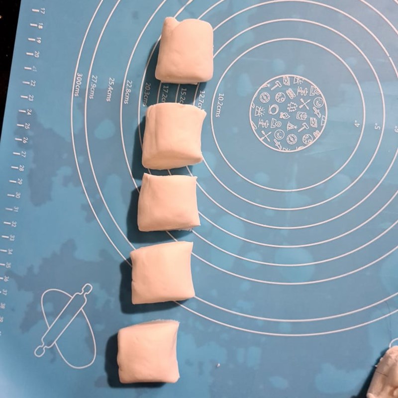 Bước 3 Tạo màu bánh Há cảo thủy tinh hình hoa pha lê