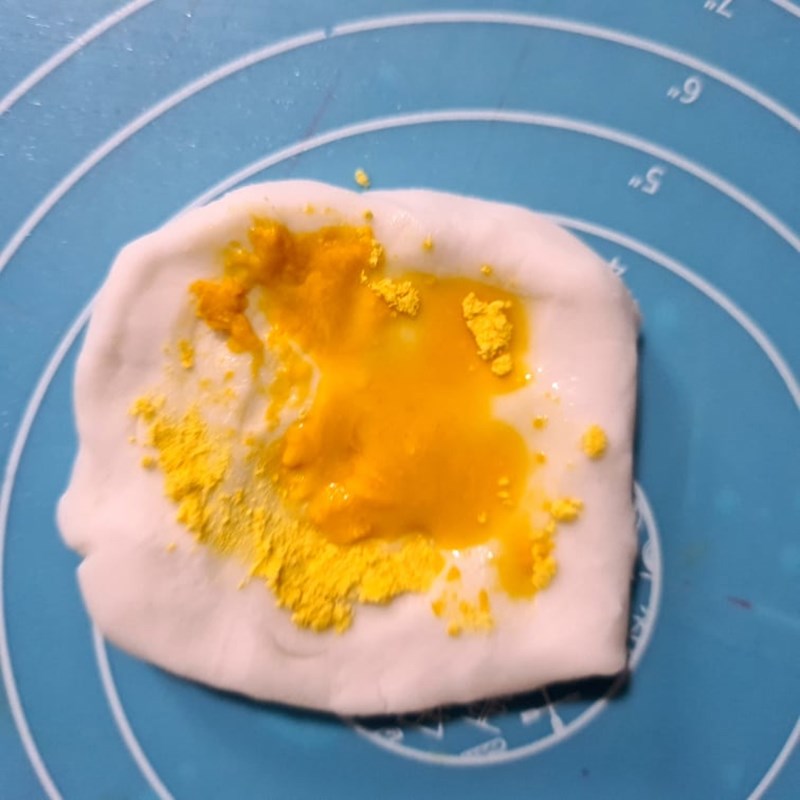 Bước 3 Tạo màu bánh Há cảo thủy tinh hình hoa pha lê