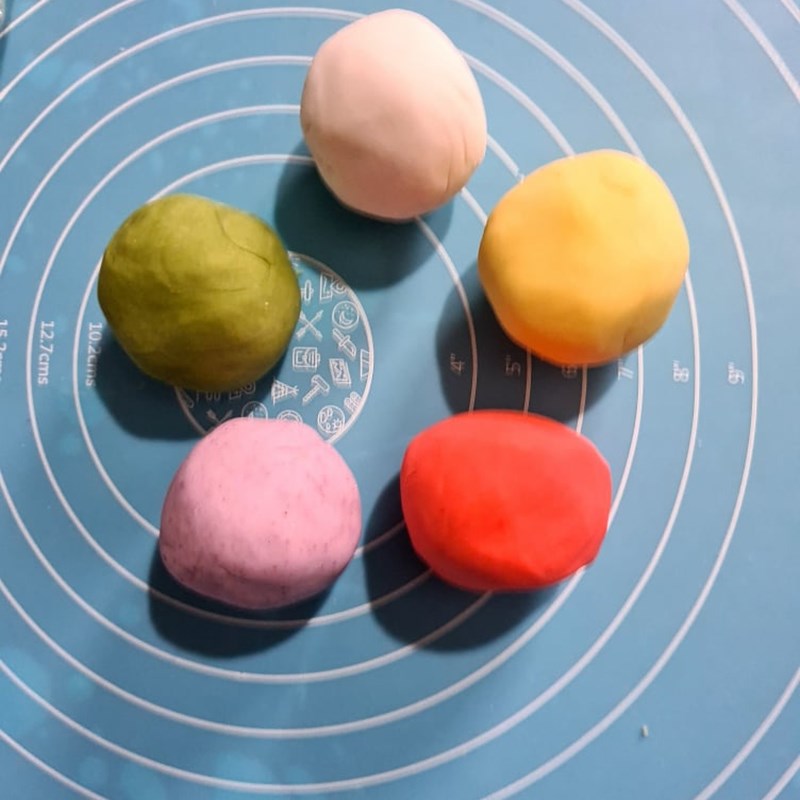 Bước 3 Tạo màu bánh Há cảo thủy tinh hình hoa pha lê