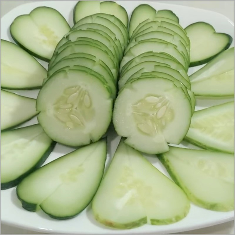 Bước 3 Thành phẩm Trang trí món ăn bằng trái tim dưa leo